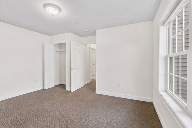 26 Greenleaves Dr 602, Amherst, MA 01002