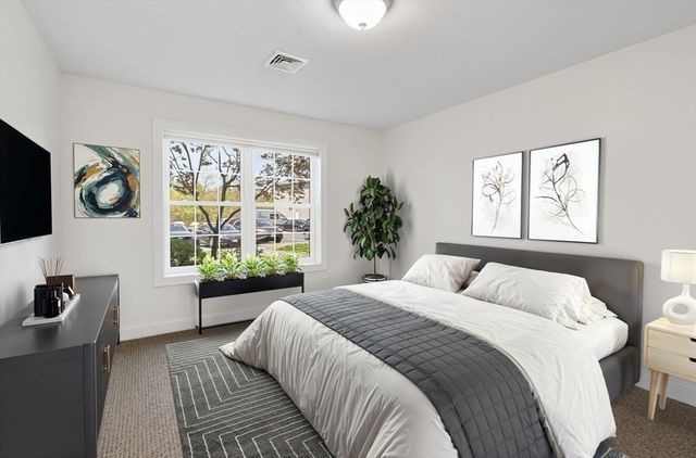 26 Greenleaves Dr 602, Amherst, MA 01002