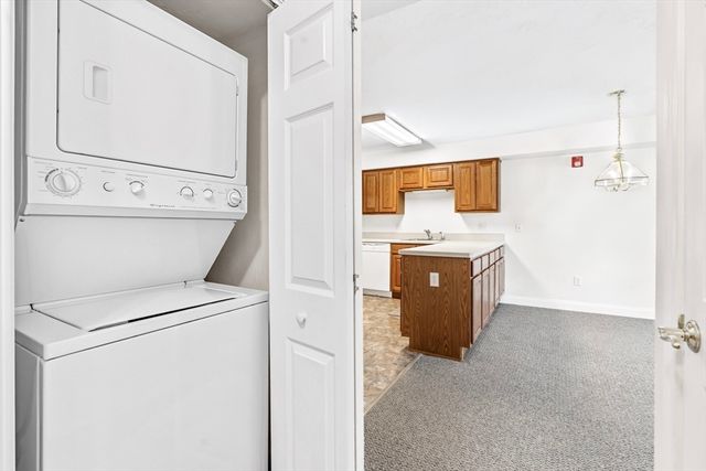 26 Greenleaves Dr 602, Amherst, MA 01002