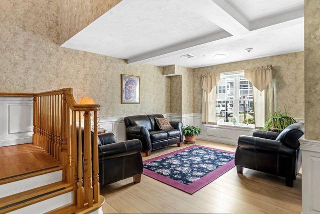 26 Greenleaves Dr 602, Amherst, MA 01002