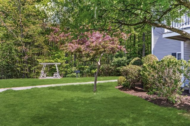 26 Greenleaves Dr 602, Amherst, MA 01002