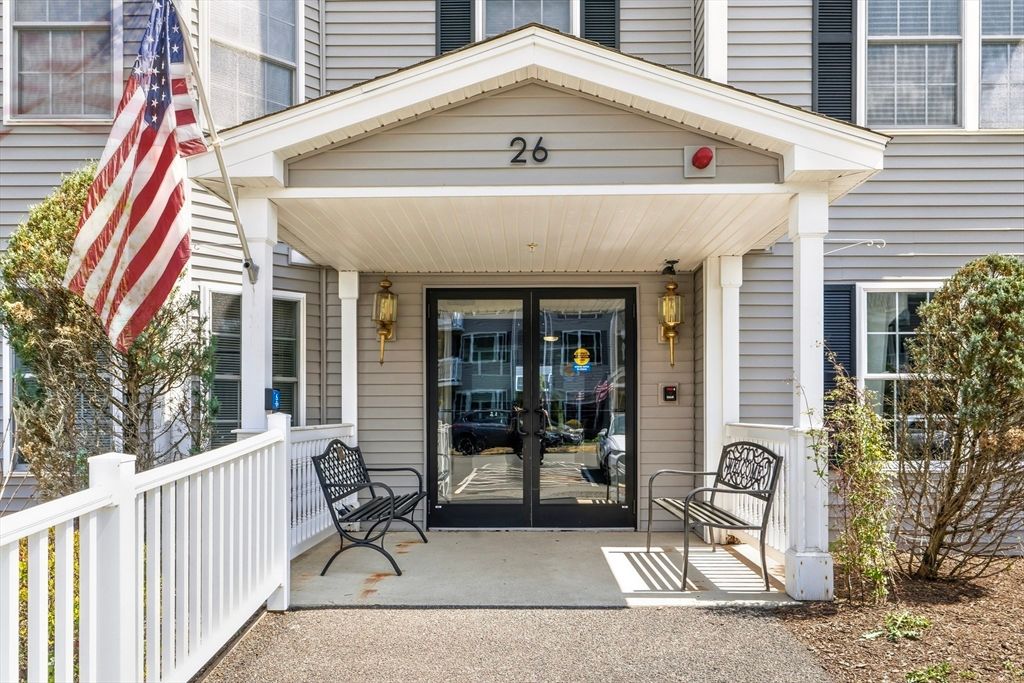 26 Greenleaves Dr 602, Amherst, MA 01002