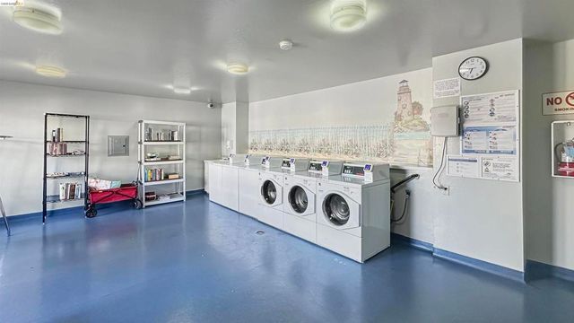 5 Embarcadero W 318, Oakland, CA 94607