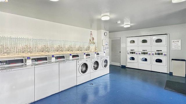 5 Embarcadero W 318, Oakland, CA 94607