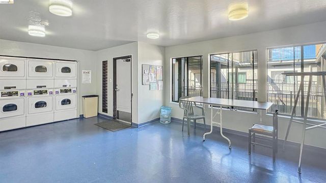 5 Embarcadero W 318, Oakland, CA 94607