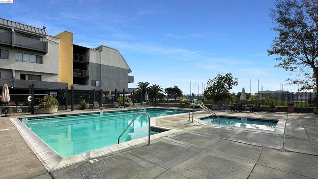 5 Embarcadero W 318, Oakland, CA 94607