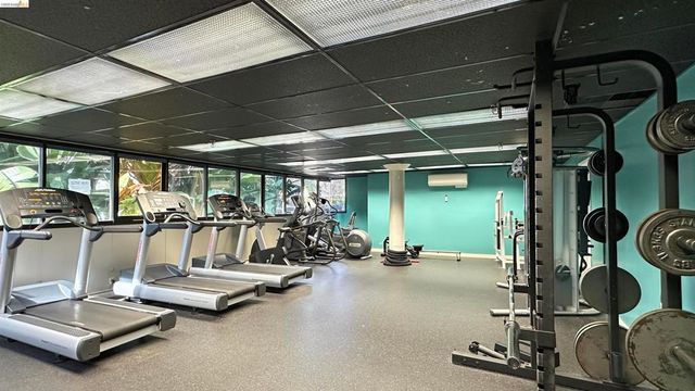 5 Embarcadero W 318, Oakland, CA 94607