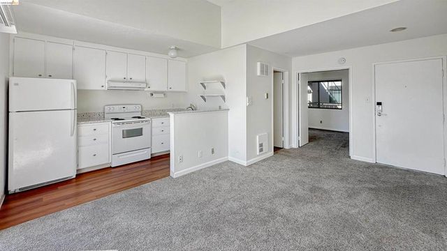 5 Embarcadero W 318, Oakland, CA 94607