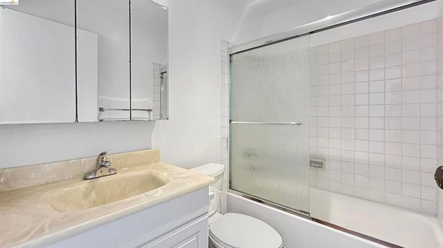 5 Embarcadero W 318, Oakland, CA 94607