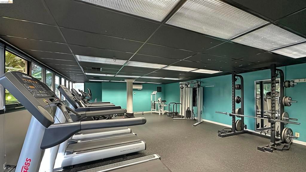 Image 20 of property listing at 5 Embarcadero W 318, Oakland, CA 94607