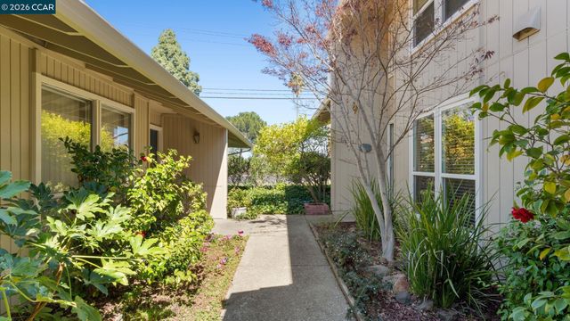 90 Rolling Green Cir, Pleasant Hill, CA 94523