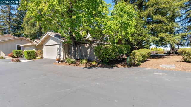 90 Rolling Green Cir, Pleasant Hill, CA 94523