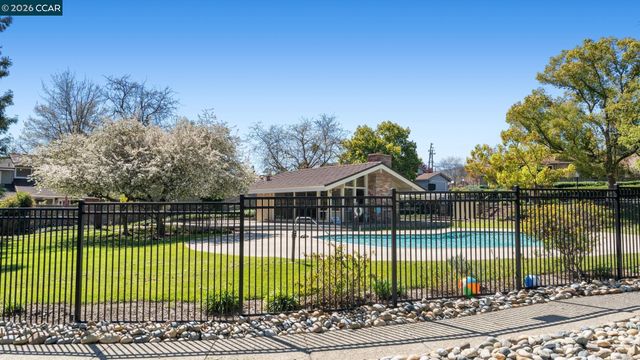 90 Rolling Green Cir, Pleasant Hill, CA 94523