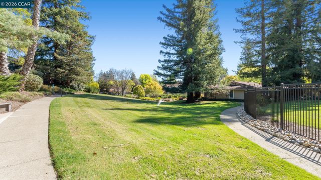 90 Rolling Green Cir, Pleasant Hill, CA 94523