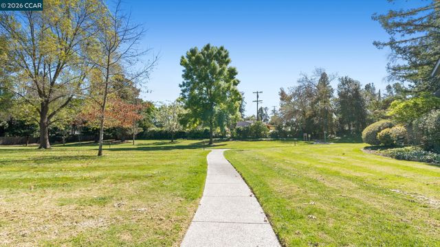 90 Rolling Green Cir, Pleasant Hill, CA 94523