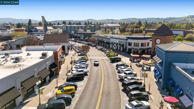 90 Rolling Green Cir, Pleasant Hill, CA 94523