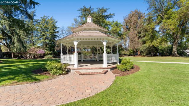 90 Rolling Green Cir, Pleasant Hill, CA 94523