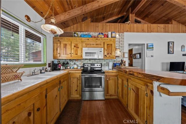 731 YUKON RD, Green Valley Lake, CA 92341
