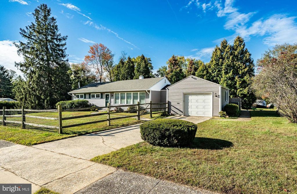 114 MANOR RD, Paoli, PA 19301