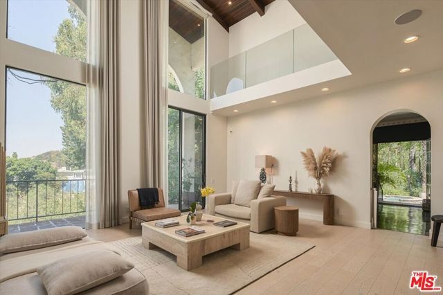 2299 Gloaming Way, Beverly Hills, CA 90210