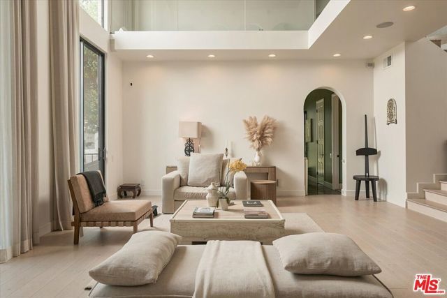 2299 Gloaming Way, Beverly Hills, CA 90210