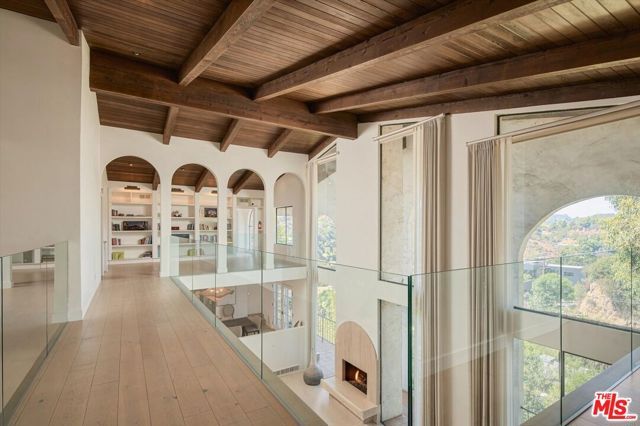 2299 Gloaming Way, Beverly Hills, CA 90210