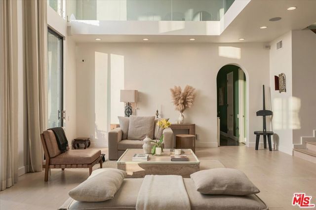 2299 Gloaming Way, Beverly Hills, CA 90210