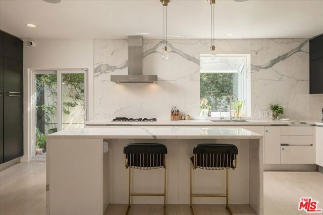 2299 Gloaming Way, Beverly Hills, CA 90210