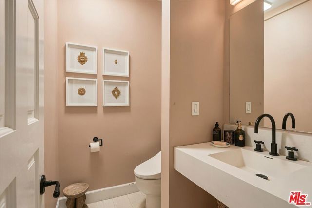 2299 Gloaming Way, Beverly Hills, CA 90210