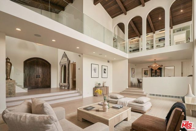 2299 Gloaming Way, Beverly Hills, CA 90210