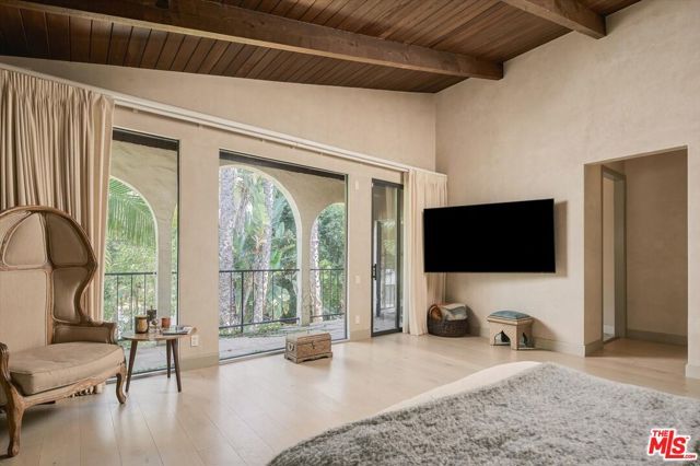 2299 Gloaming Way, Beverly Hills, CA 90210