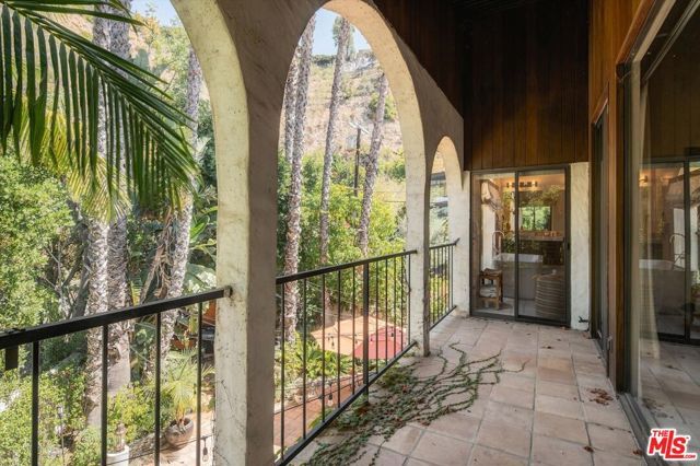 2299 Gloaming Way, Beverly Hills, CA 90210