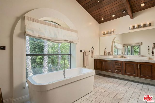 2299 Gloaming Way, Beverly Hills, CA 90210