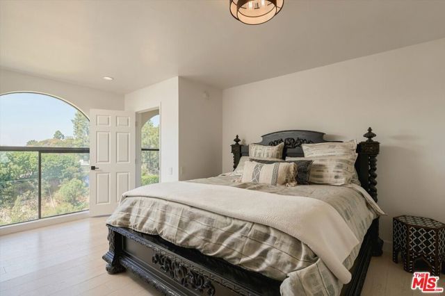2299 Gloaming Way, Beverly Hills, CA 90210