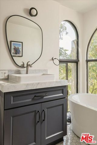 2299 Gloaming Way, Beverly Hills, CA 90210
