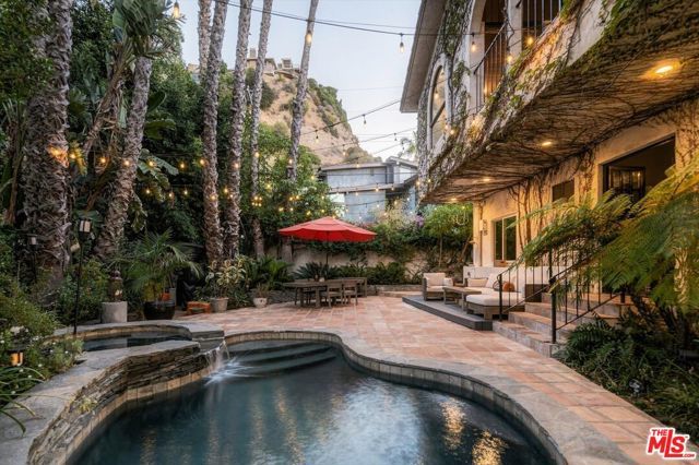2299 Gloaming Way, Beverly Hills, CA 90210