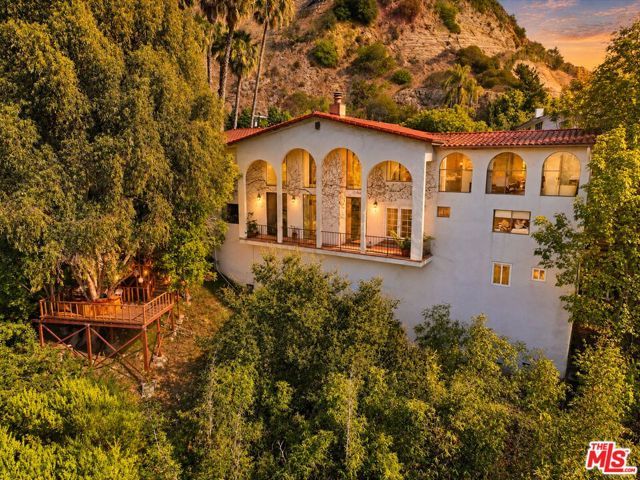 2299 Gloaming Way, Beverly Hills, CA 90210