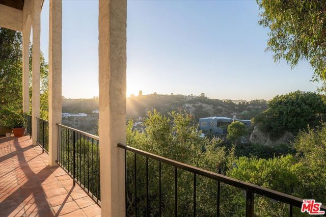 2299 Gloaming Way, Beverly Hills, CA 90210