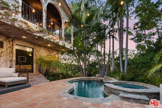 2299 Gloaming Way, Beverly Hills, CA 90210