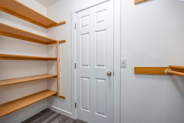 312 Wenas Ct, Richland, WA 99352