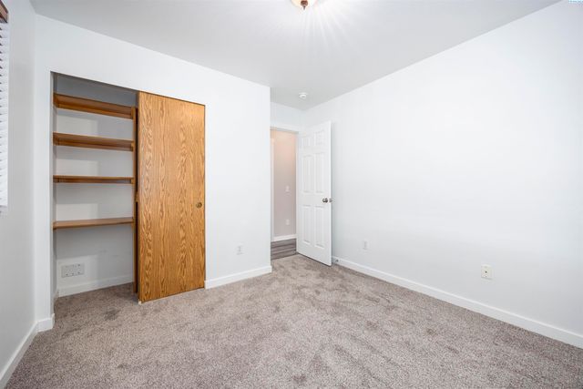 312 Wenas Ct, Richland, WA 99352