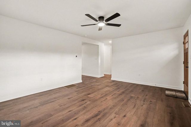 6216 LOCUST ST, Harrisburg, PA 17112