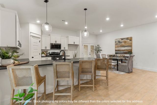 814 Amarone Road, Tontitown, AR 72762