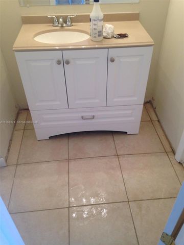 7561 NW 16th St 2310, Plantation, FL 33313