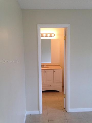 7561 NW 16th St 2310, Plantation, FL 33313