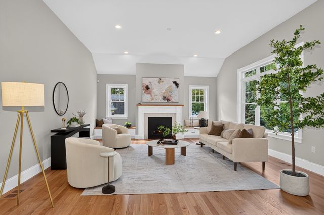 233 Fox Hill Rd, Burlington, MA 01803