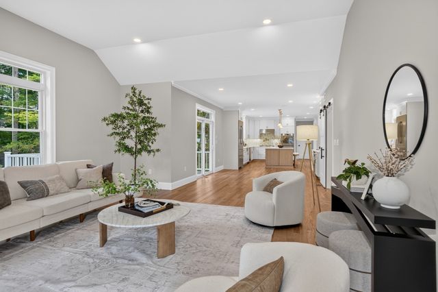 233 Fox Hill Rd, Burlington, MA 01803