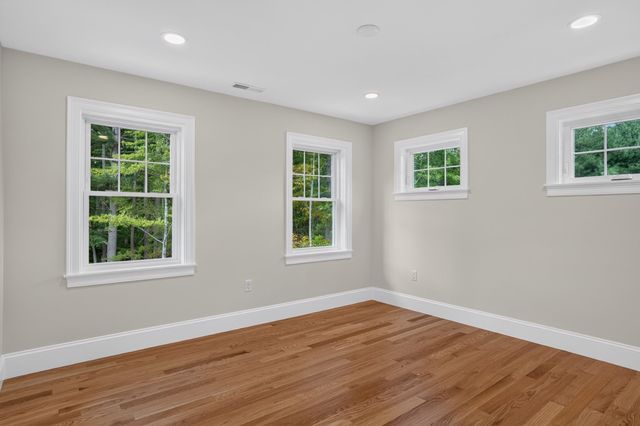 233 Fox Hill Rd, Burlington, MA 01803