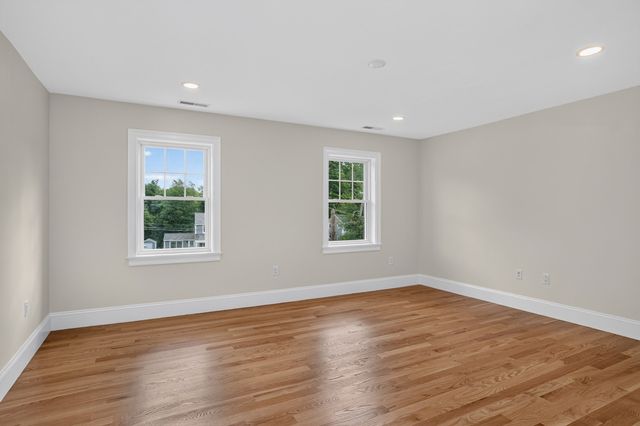233 Fox Hill Rd, Burlington, MA 01803
