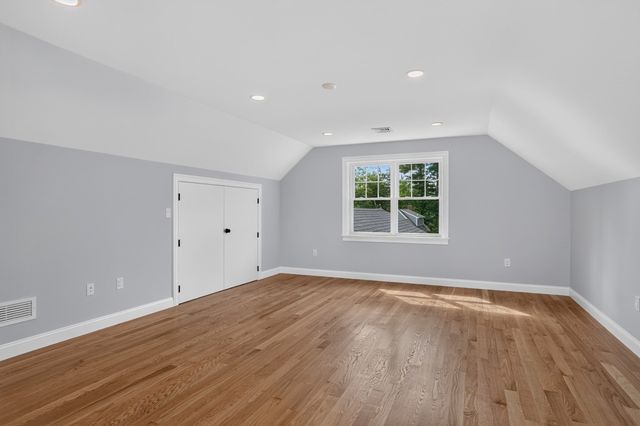 233 Fox Hill Rd, Burlington, MA 01803